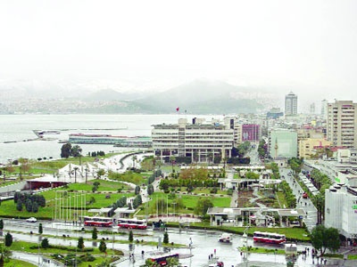 İzmir kar gördü