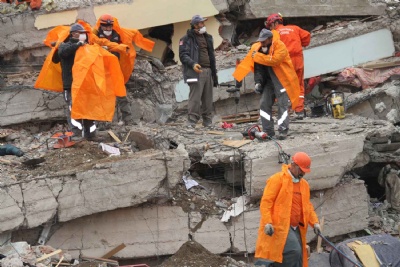 Van'da artçı depremlerin arkası kesilmiyor