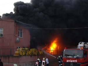 Tuzla'da ambalaj fabrikasında yangın