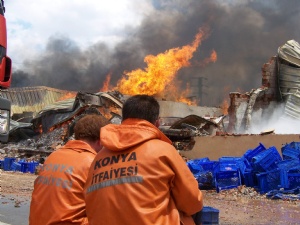 Konya Menderes Sebze Hali'nde 60 işyeri yandı