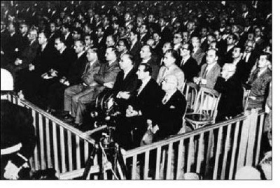 Tekçe, Yassıada'nın paralı slogancısıydı