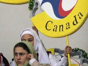 Kanada'da 'uzun etek' Türkiye'de 'türban' sorun