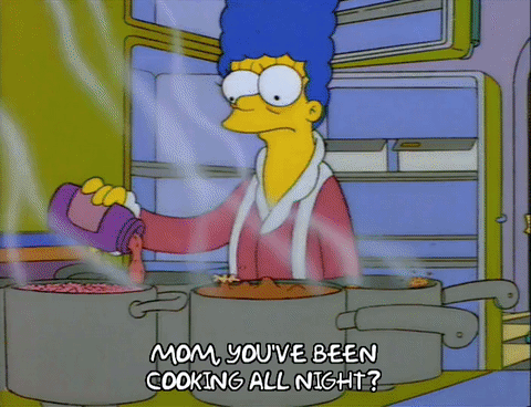 Annenizi yemek yaparken yakından izleyin
Hiçbir yemeğin lezzeti anne yemeğini tutmaz, bunu unutmayın. Bu yüzden annenizi yemek yaparken yakından izleyin, el ayarını nasıl tutturduğunu keşfedin.
Eğer çocukluğunuzda mutfakta annenizi izlemişseniz yemek yapmada başarılı olmanız muhtemel.
*Anne bütün gece yemek mi yapacaksın?