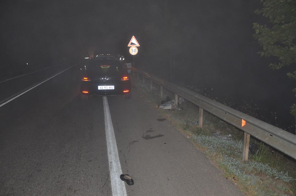 Karanlik Yol Kaza Getirdi 1 Olu