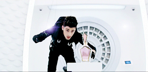 İyi bir parfüm: +10 point
Kadınların en büyük zaaflarından biri kokudur. Güzel bir parfüm ile bir adım öndesiniz.