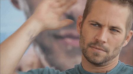 İyi bir duruşunuz olsun
Duruş derken, vücut dili ve diksiyonunuzdan bahsediyoruz. Düzgün ve kibar konuşmanın etkili bir vücut dili ile kombinasyonu ölümcül olabilir.