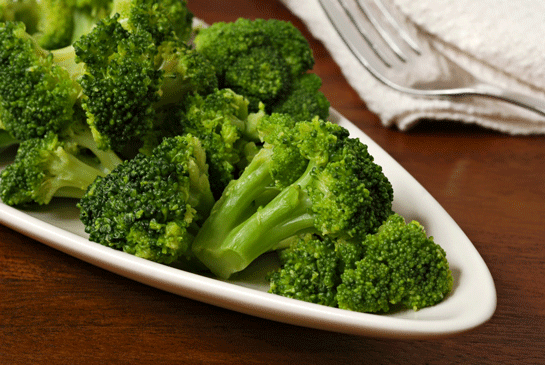 Brokoli
Bir bardak brokoli 101 miligram C vitamini içerir. Günlük ihtiyacın 1.3 katı.