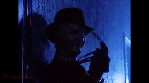 Freddy Krueger - “A Nightmare on Elm Street”
Geldik listemizin 'evlerden ırak' bölümüne. Kötülüğün kitabını tekerlemeli şekilde ancak rüyalarda baştan yazan lanet olasıca Bay Krueger listemizin en iyileri arasında. Bir iki Freddy sizin için geldi…