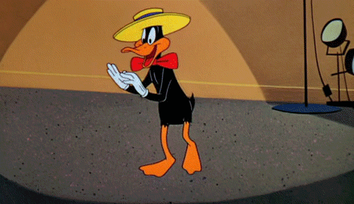 Duffy Duck

                                    
                                    1930'lu yılların sonunda Mickey Mouse ve Temel Reis gibi geleneksel sade karakterlerin yerini alması amacıyla tasarlanmış karakterler diziliminin ilki olarak ortaya çıkmıştır. Bugs Bunny karakterinin en yakın dostu ve en büyük düşmanı olarak resmedilmiştir.
                                
                                