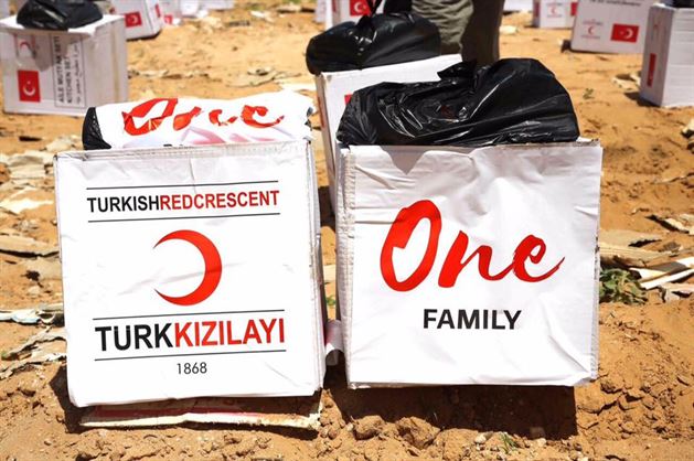 Lebanese-Swedish singer Maher Zain teamed up with the Turkish Red Crescent to deliver food aid packages to Somalia during the holy month of Ramadan. At least 6.2 million people in Somalia, or just about half the country, are grappling with the prospect of an acute famine due to deepening drought.

