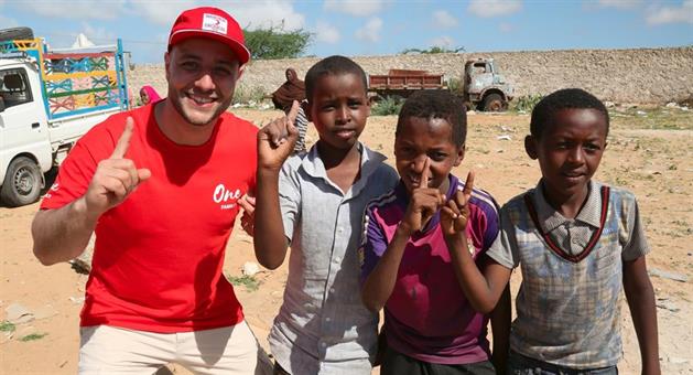 Lebanese-Swedish singer Maher Zain teamed up with the Turkish Red Crescent to deliver food aid packages to Somalia during the holy month of Ramadan. At least 6.2 million people in Somalia, or just about half the country, are grappling with the prospect of an acute famine due to deepening drought.

