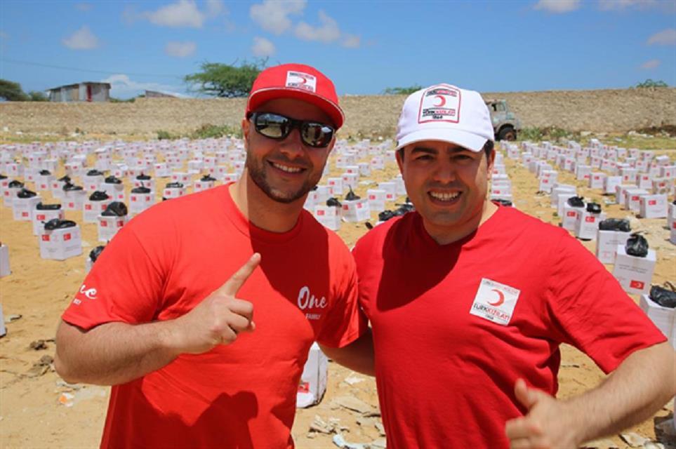 Lebanese-Swedish singer Maher Zain teamed up with the Turkish Red Crescent to deliver food aid packages to Somalia during the holy month of Ramadan. At least 6.2 million people in Somalia, or just about half the country, are grappling with the prospect of an acute famine due to deepening drought.

