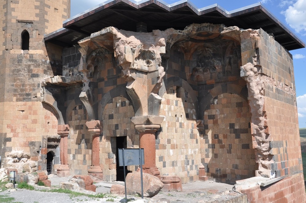 ​'Allah'ın 99 isminden dolayı 99 merdiven var ve 33 merdivende bir havalandırma yer alıyor'