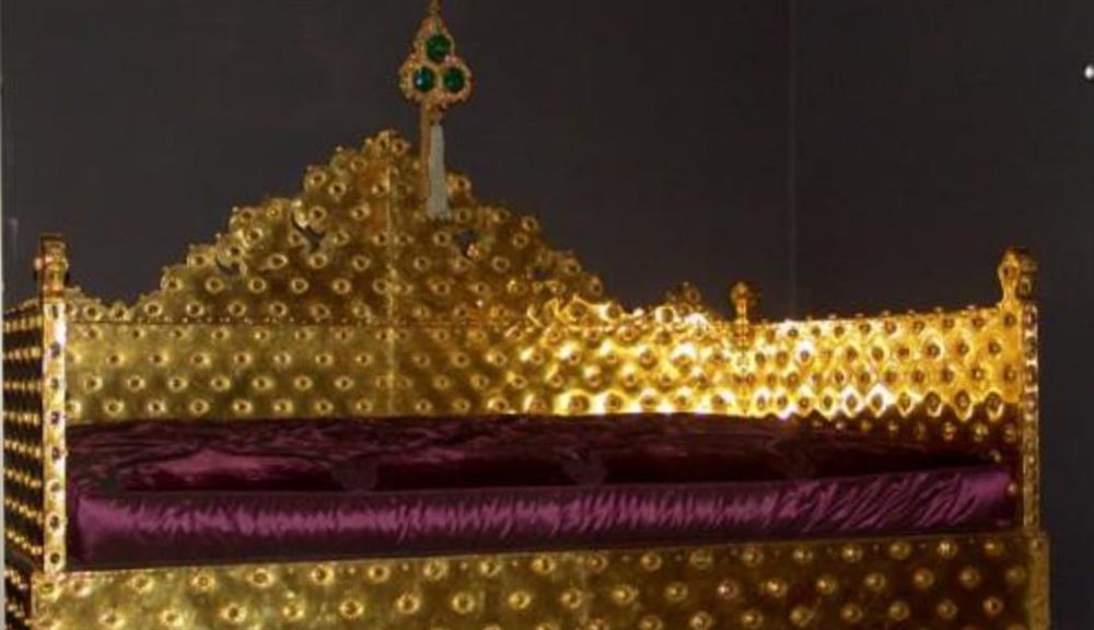 Sultanin Itibari Garibanin Yoldasi Kerevet nedir, kerevet ne demek, tdk sözlük anlamı ve cümle içinde kullanımı, üzerine şilte serilerek yatmaya veya oturmaya yarayan, duvara bitişik, ayakları olan, tahtadan sedir, tdk türk dil kurumu. sultanin itibari garibanin yoldasi