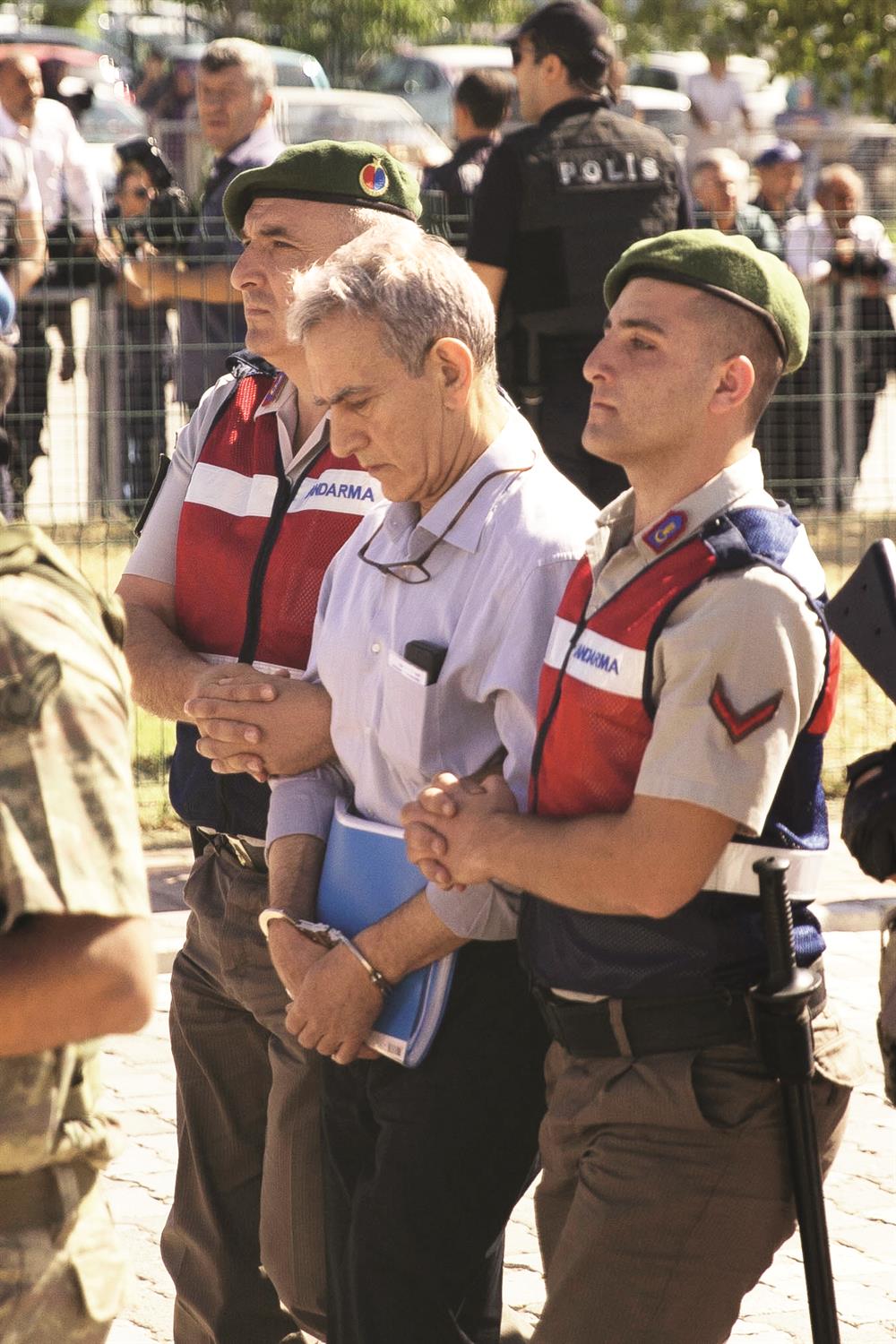 Avukatlar Da Sova Basladi