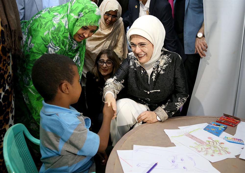 Turkish First Lady Emine Erdoğan met with her Sudanese counterpart Widad Babiker Omer in Khartoum, Sudan on Sunday. She also met with female Sudanese lawmakers on the sidelines of the official visit to the African country.

