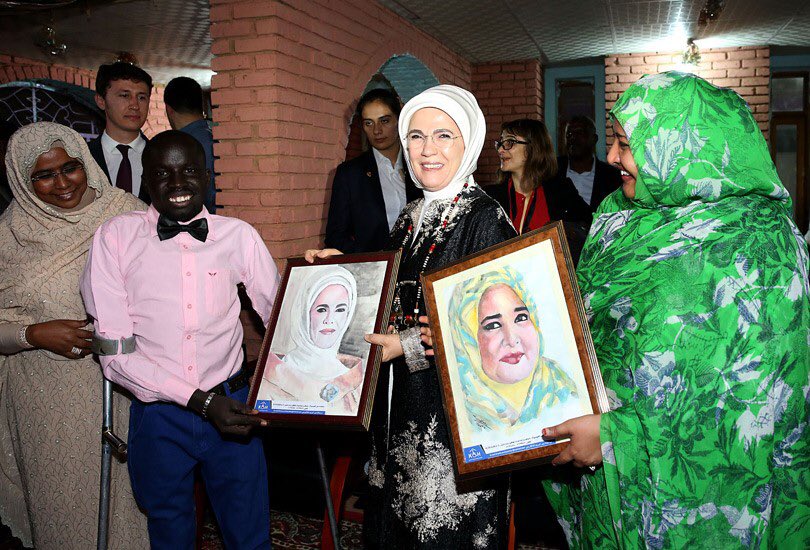 Turkish First Lady Emine Erdoğan met with her Sudanese counterpart Widad Babiker Omer in Khartoum, Sudan on Sunday. She also met with female Sudanese lawmakers on the sidelines of the official visit to the African country.

