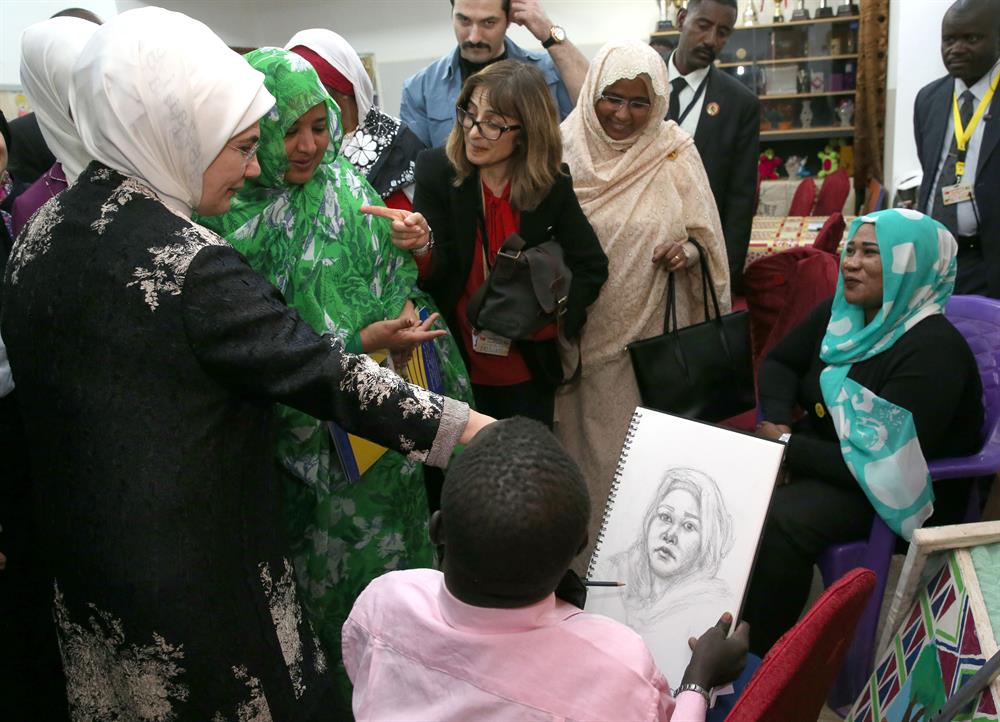 Turkish First Lady Emine Erdoğan met with her Sudanese counterpart Widad Babiker Omer in Khartoum, Sudan on Sunday. She also met with female Sudanese lawmakers on the sidelines of the official visit to the African country.

