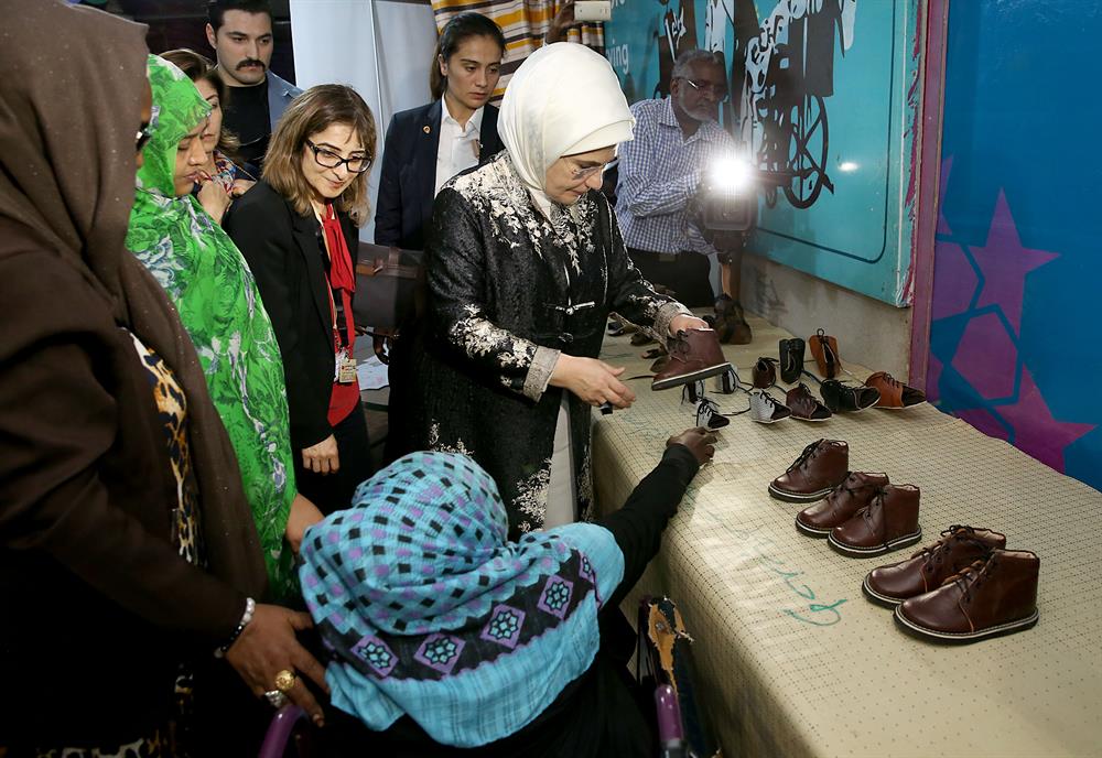 Turkish First Lady Emine Erdoğan met with her Sudanese counterpart Widad Babiker Omer in Khartoum, Sudan on Sunday. She also met with female Sudanese lawmakers on the sidelines of the official visit to the African country.

