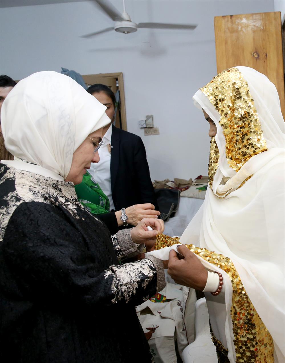 Turkish First Lady Emine Erdoğan met with her Sudanese counterpart Widad Babiker Omer in Khartoum, Sudan on Sunday. She also met with female Sudanese lawmakers on the sidelines of the official visit to the African country.

