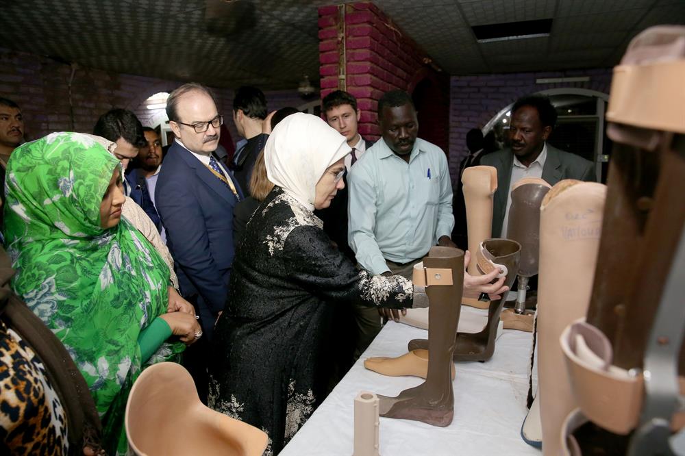 Turkish First Lady Emine Erdoğan met with her Sudanese counterpart Widad Babiker Omer in Khartoum, Sudan on Sunday. She also met with female Sudanese lawmakers on the sidelines of the official visit to the African country.

