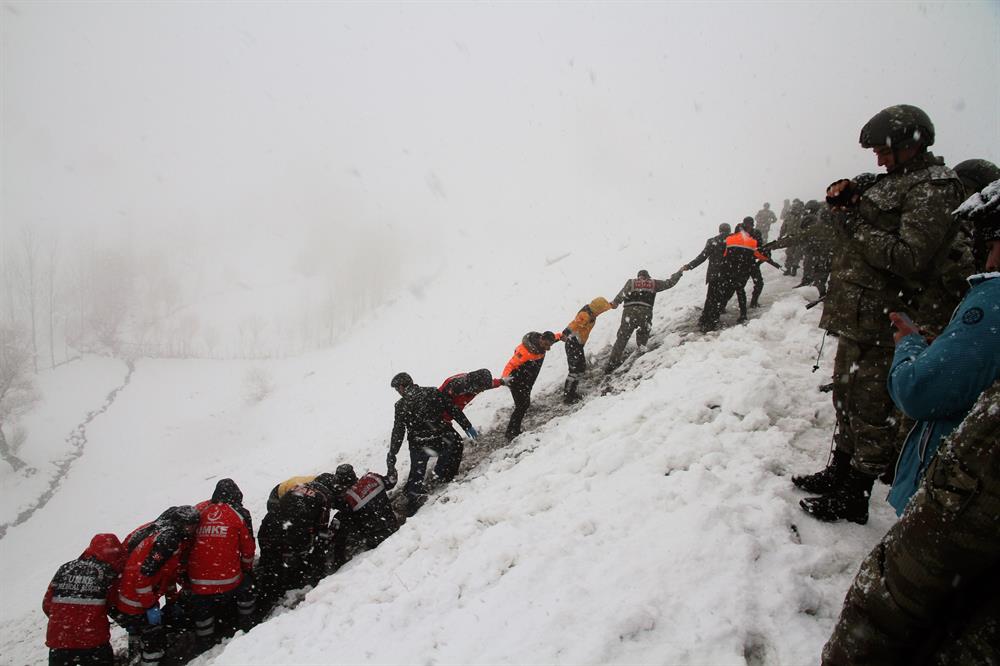 Bus accident kills six, injures 29 in Turkey's Muş