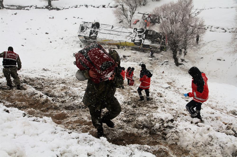 Bus accident kills six, injures 29 in Turkey's Muş