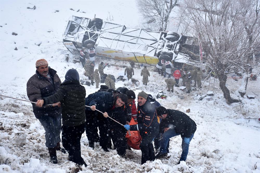 Bus accident kills six, injures 29 in Turkey's Muş