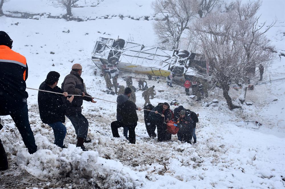 Bus accident kills six, injures 29 in Turkey's Muş