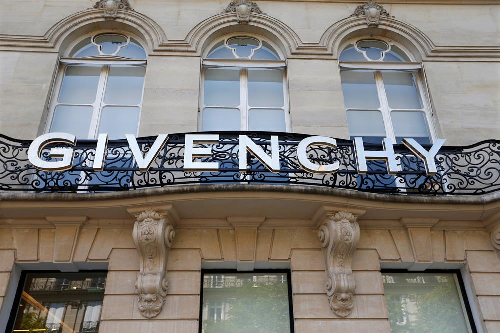 Givenchy, tower of French fashion and tailor to the stars, dies at 91