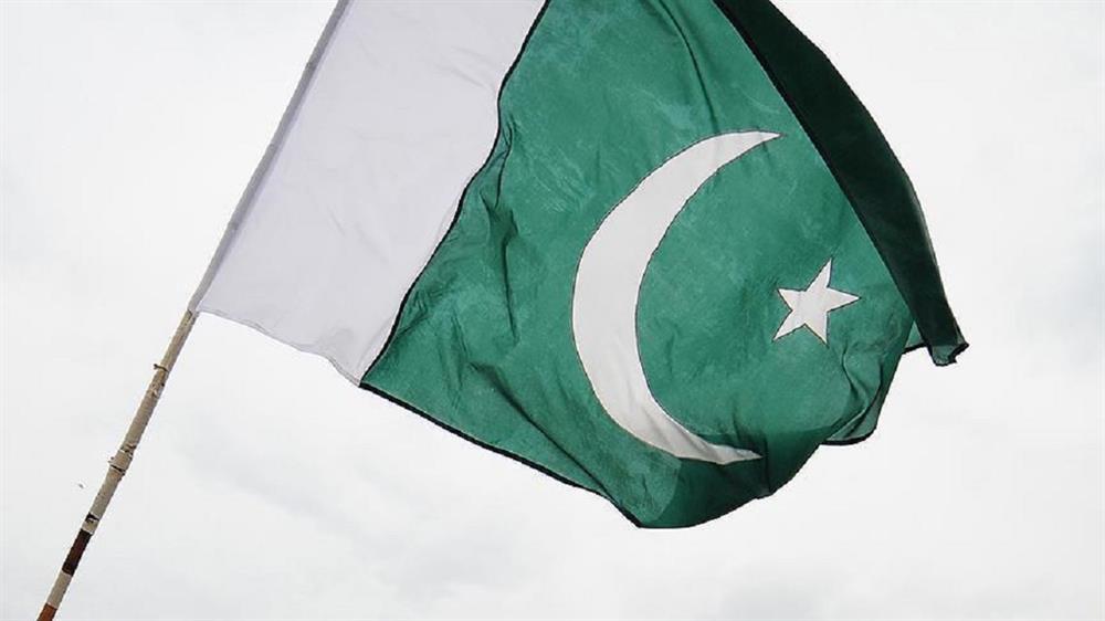 Two police officers killed an explosion in Pakistan