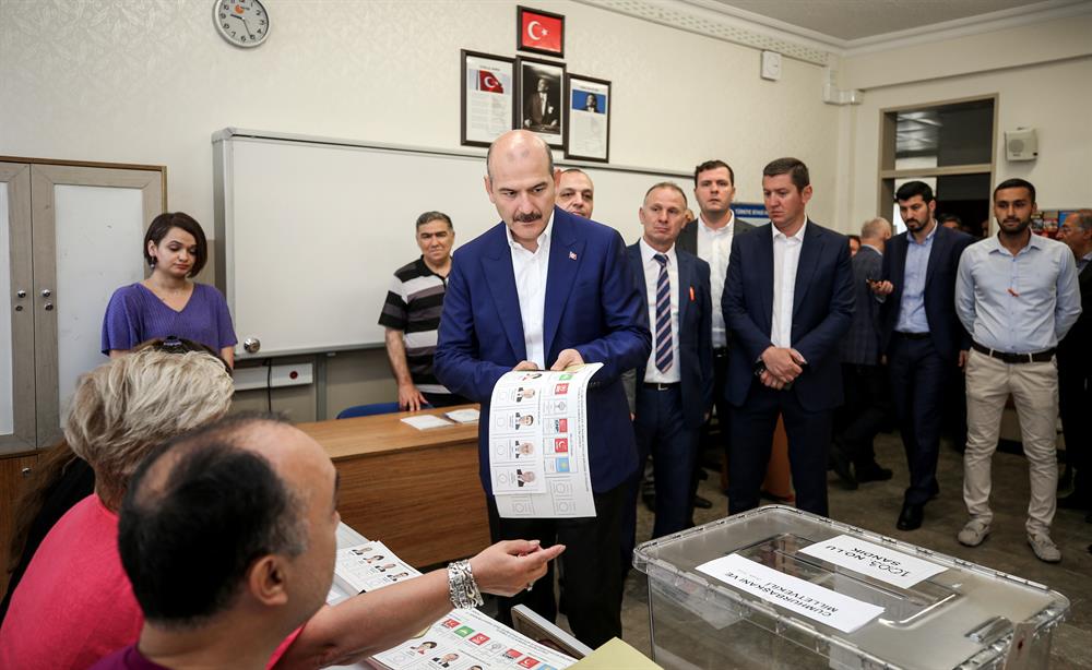 Presidential candidates, politicians cast votes in Turkey elections