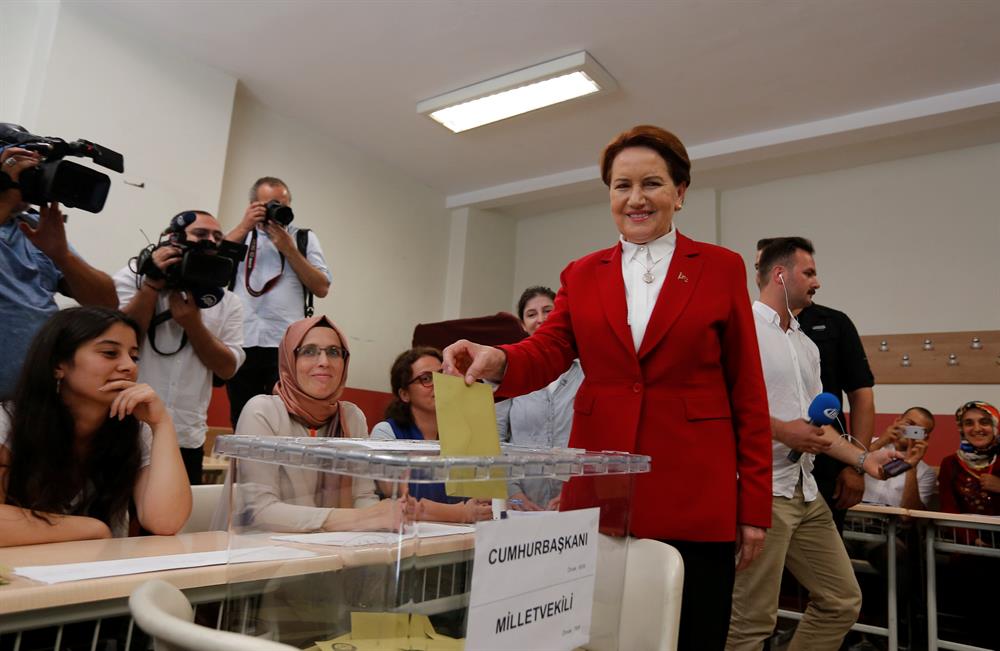Presidential candidates, politicians cast votes in Turkey elections