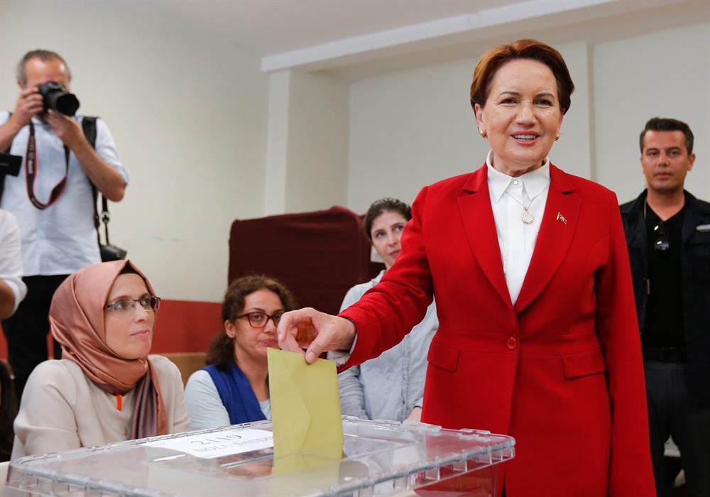 Presidential candidates, politicians cast votes in Turkey elections