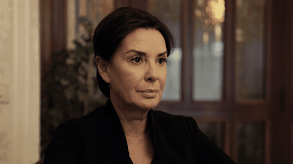 Kara Kuzular'ın elinde Sultan ana olabilir
Düğün günü yapılan katliam sırasında başta Sultan ana olmak üzere birçok kişi büyük zarar görmüştü. Selim'in yaşıyor oluşu bu kişilerin de yaşadığı düşüncesini beraberinde getirdi. Yorumumuz, Sultan ana'nın en büyük koz olarak Kara Kuzular'ın elinde bulunduğu.