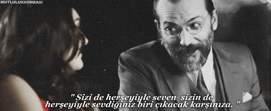 Kitap kahramanı - Kocan Kadar Konuş / Kocan Kadar Konuş Diriliş
Efsun'un hayali dostu, akıl hocası. Canı her sıkıldığında yanında hissettiği ve ondan bir şeyler öğrendiği hayali kitap kahramanı... Efsun kendini yalnız hissettiği zaman ona gifteki bu malum sözü söylediğini de unutmamak gerek. O her zaman, realist tavrıyla melankolik düşünceden kurtulmamız gerektiğini öğretti bizlere.