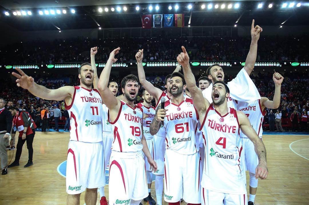 turkiye de basketbol bir periyot kac dakika
