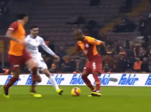 ​Rakibini hayata küstürdü