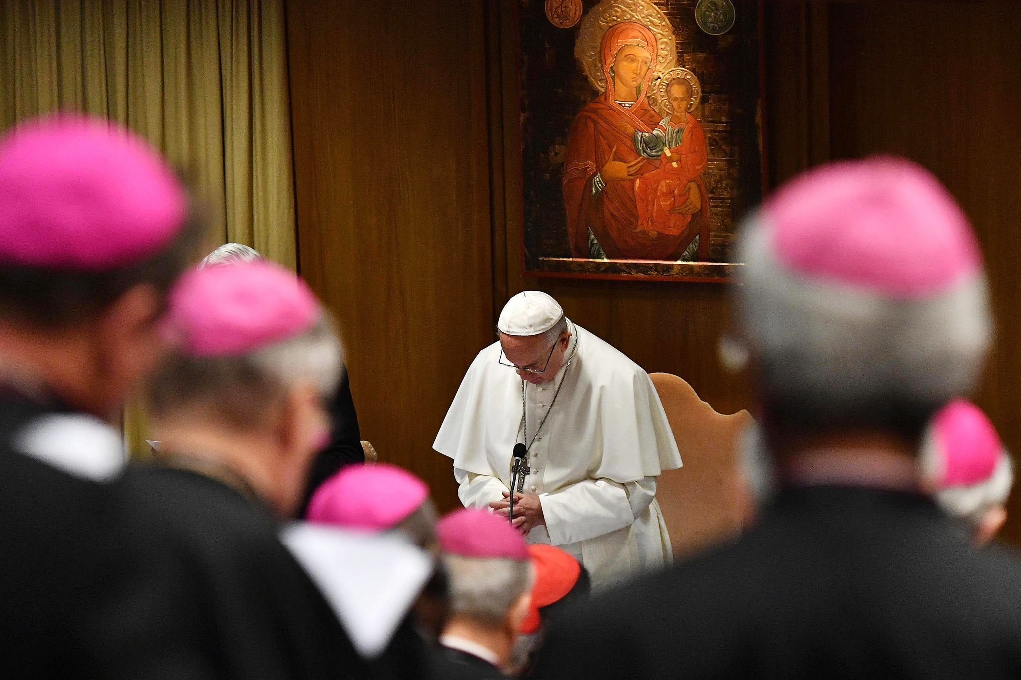 Vatikan'da 'taciz' zirvesi: Papa 190 piskoposu çağırdı