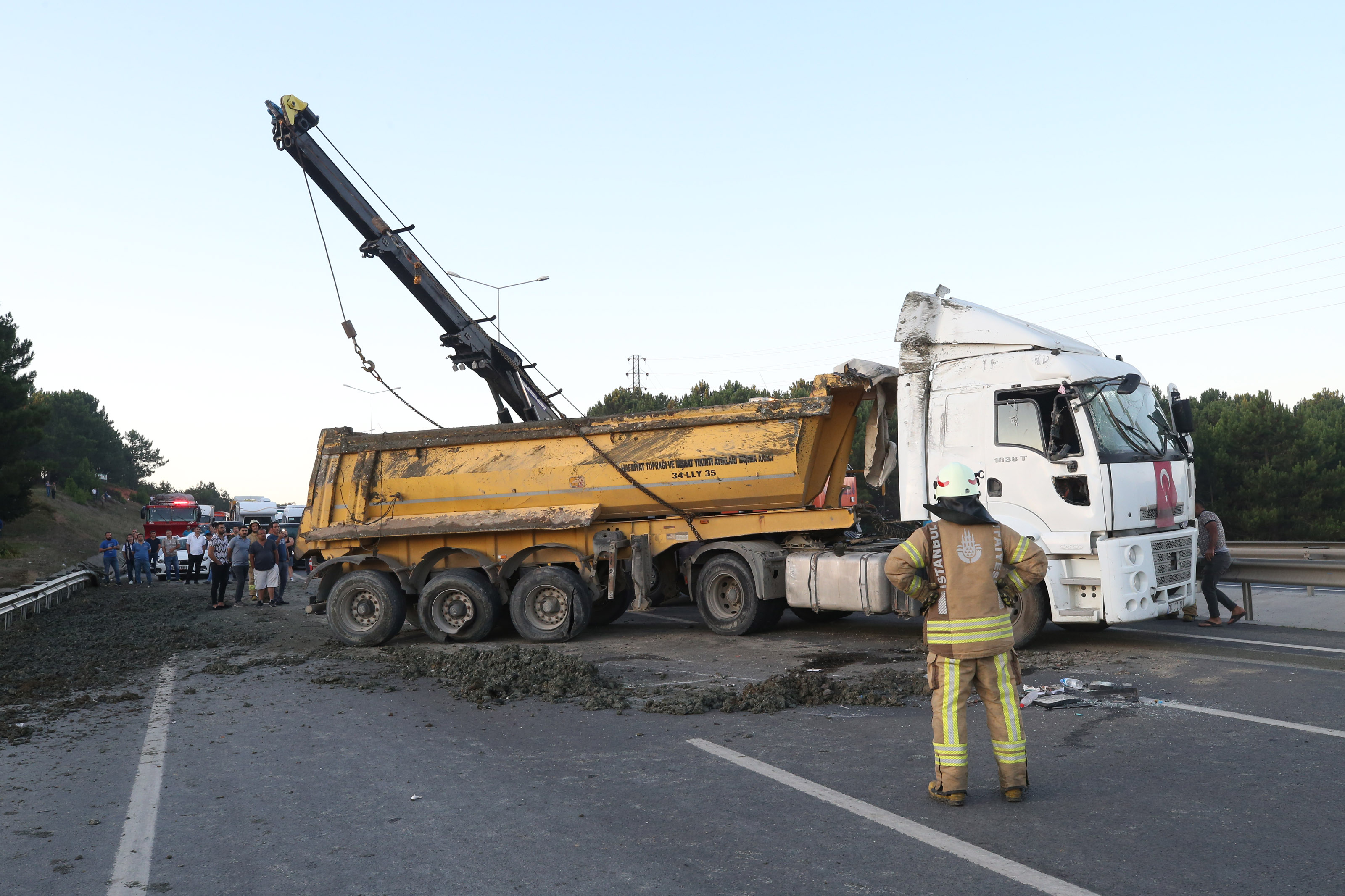 İstanbul Havalimanı yolunda trafik kazası Yol trafiğe kapandı