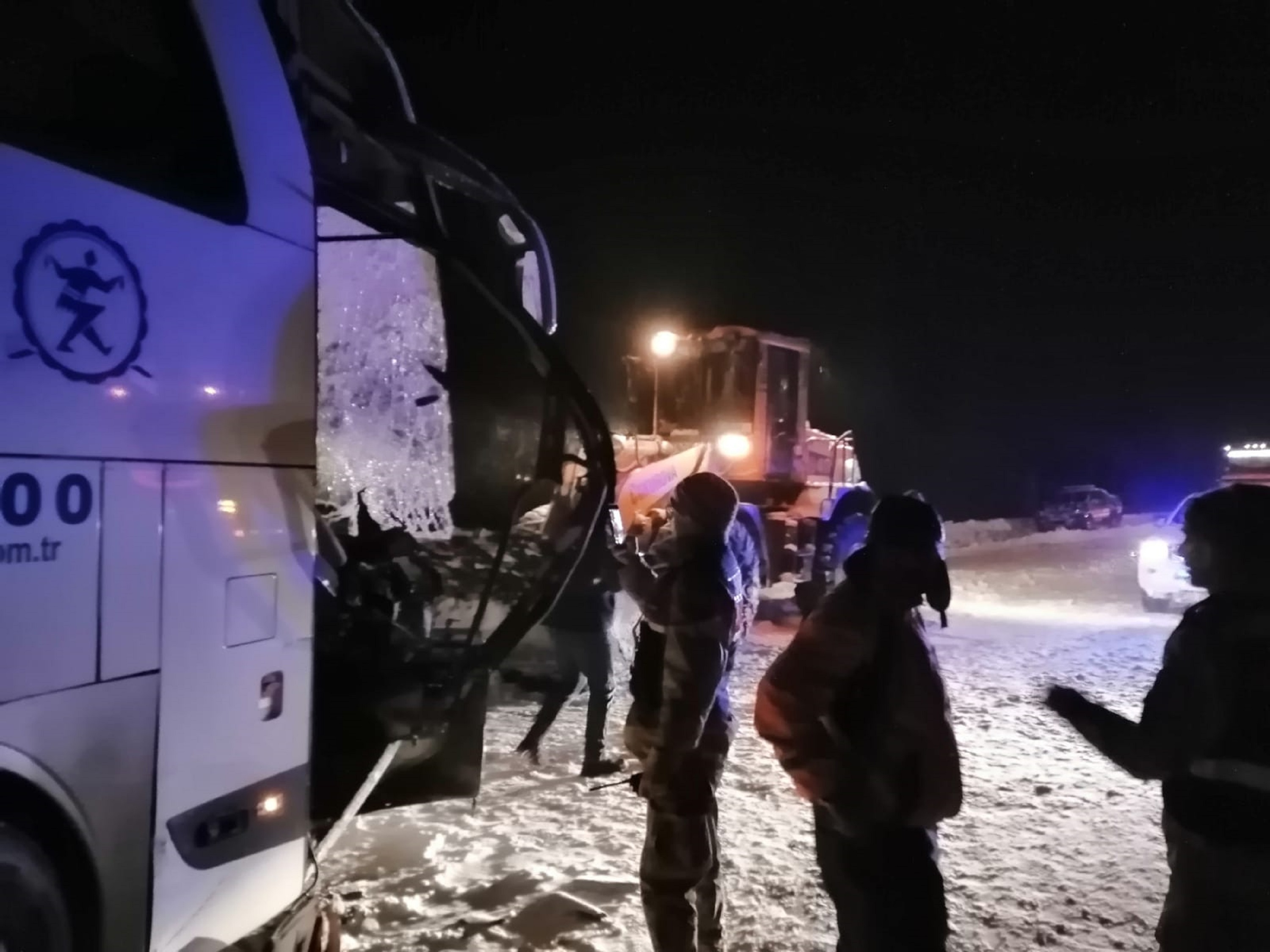 Son Dakika Haberleri Sivas Erzincan Karayolunda Yolcu Otobusu Devrildi