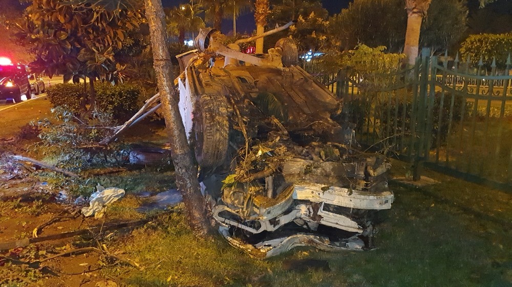 Antalya Haberleri Kaza Yapan Arac Hurdaya Dondu Icinden Sag Cikti