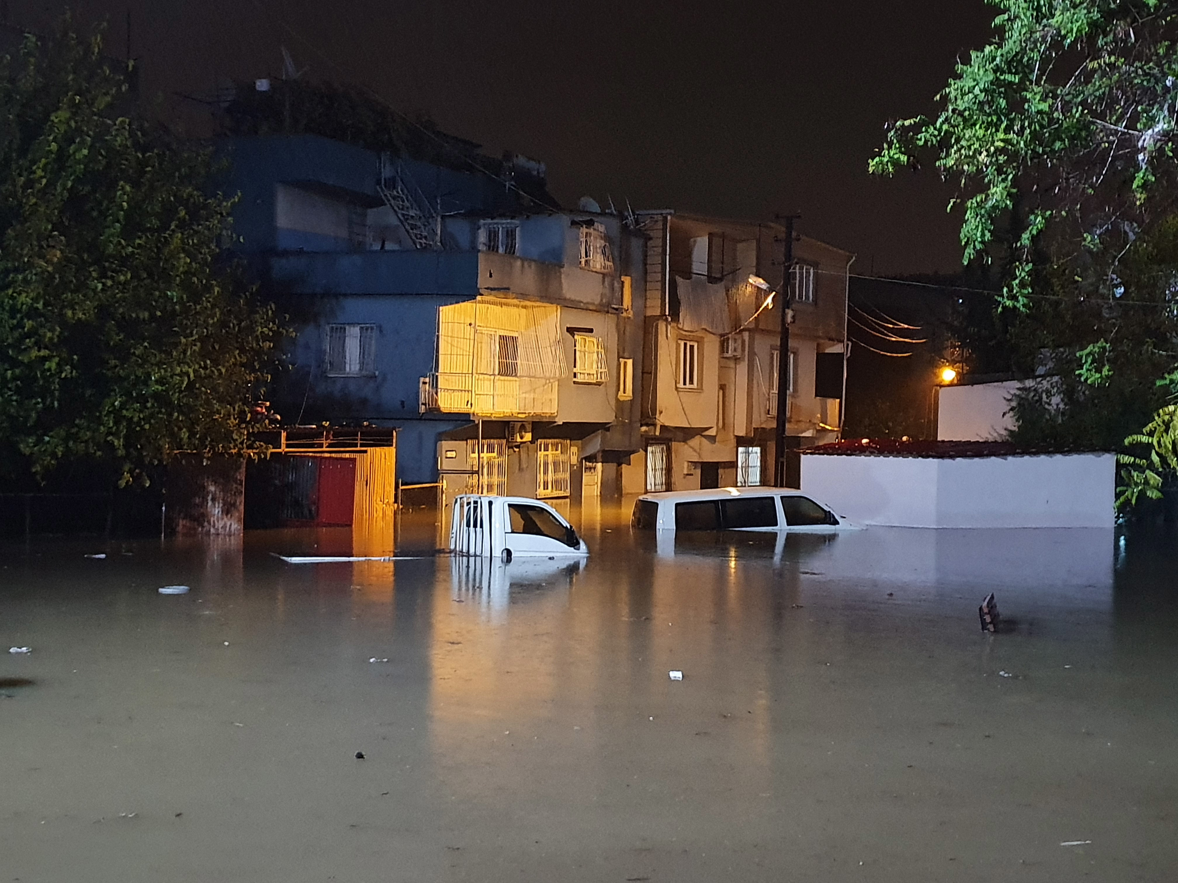 Adana Nin Seyhan Ve Yuregir Ilcelerinde Bazi Okullarda Yarin Egitime Ara Verildi