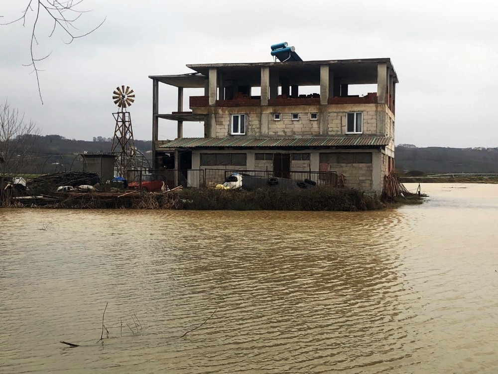 Sakarya Haberleri Sakarya Da Su Baskini Nedeniyle Bir Mahalle Sular Altinda Kaldi