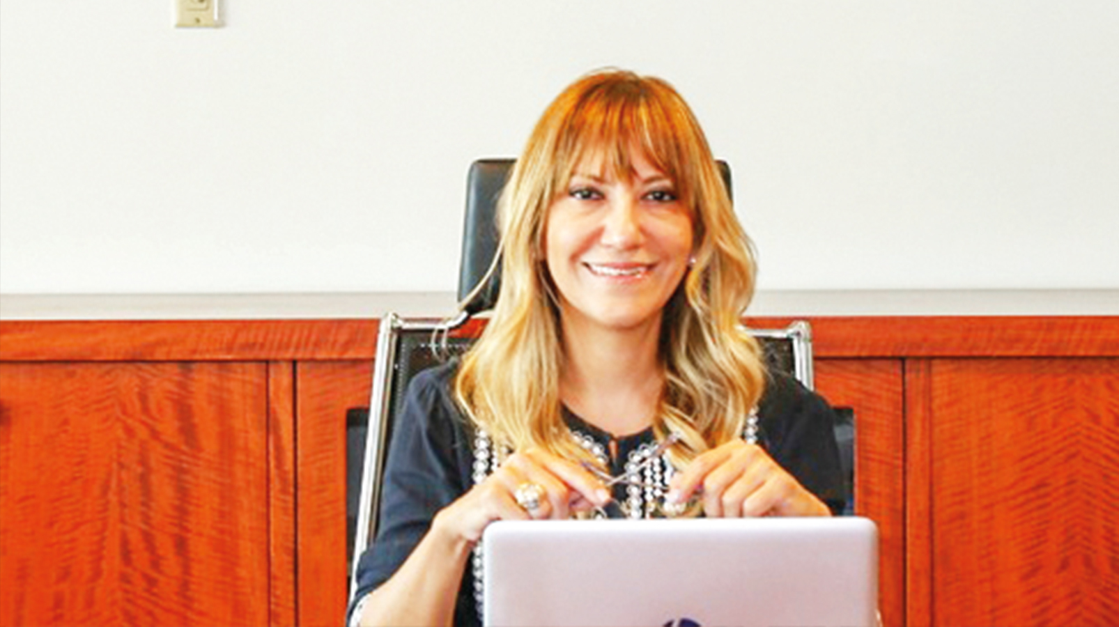 demet akaln sexi resimleri