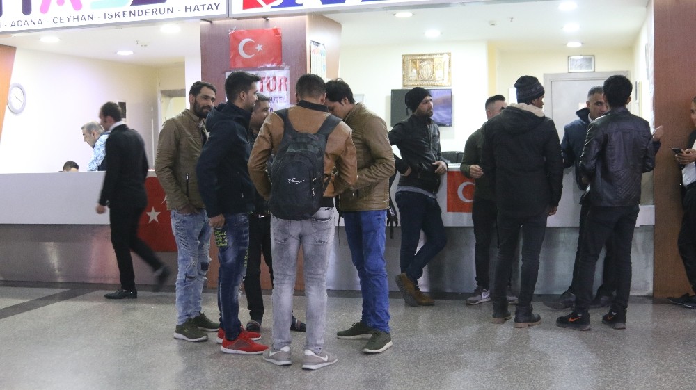 Avrupa Hayali Kuran Multeciler Denizli Otogarinda Yogunluk Olusturdu