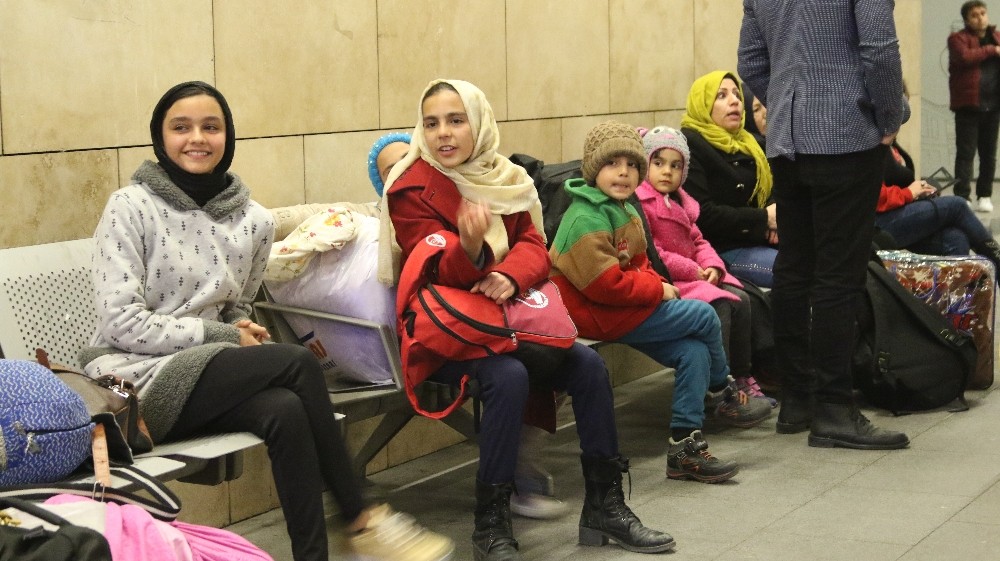 Avrupa Hayali Kuran Multeciler Denizli Otogarinda Yogunluk Olusturdu