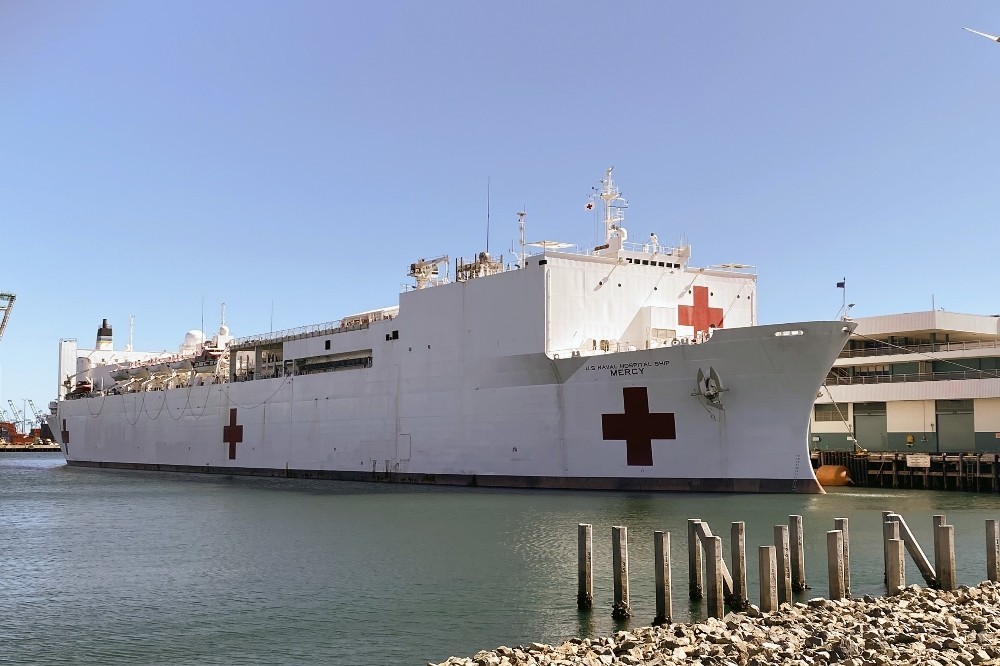 Usns Mercy Gemisi Limana Geldi Los Angeles Ta En Buyuk Hastane Olacak