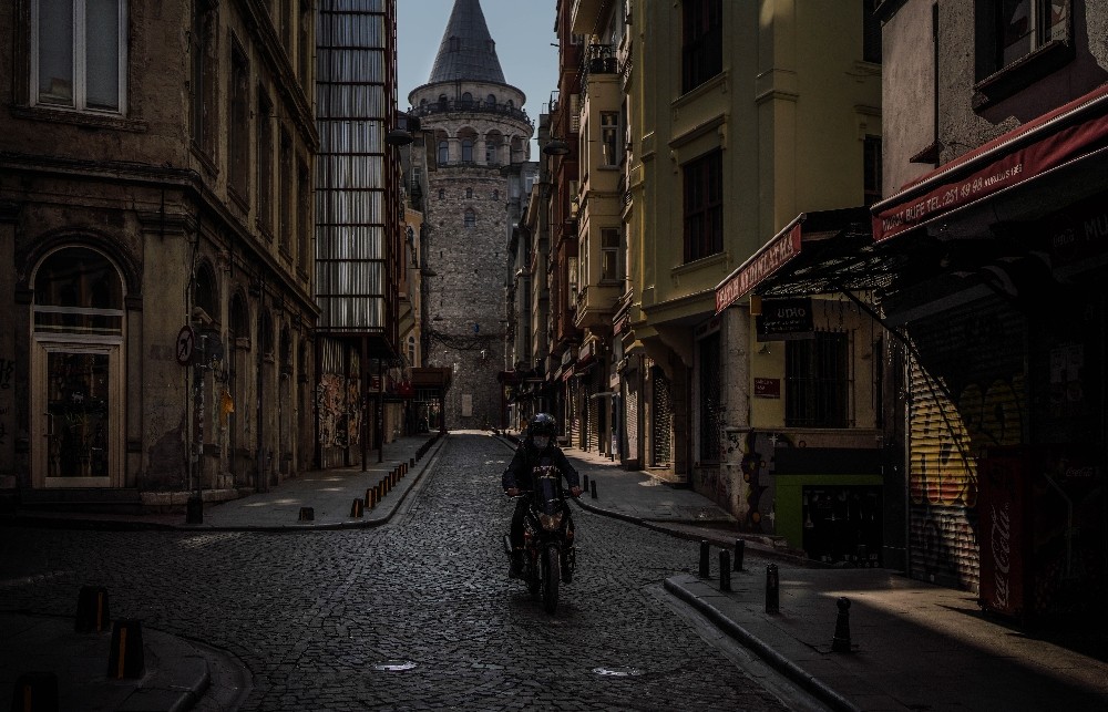 https www yenisafak com gundem vakiflar genel muduru ersoydan galata kulesindeki restorasyona iliskin aciklama tarihi yapiya degil cimento harc ile orulmus bolume mudahale edilmistir 3553256