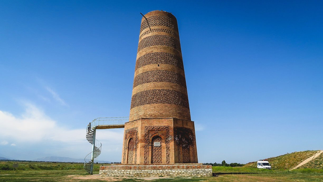 Karahanlılar döneminden günümüze ulaşan minareler...